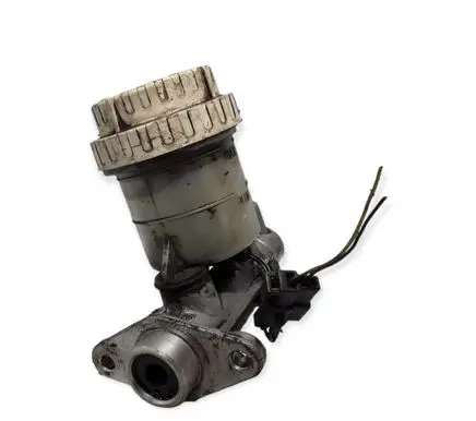 Mitsubishi Pajero Master brake cylinder