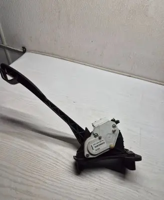 Volvo V70 Accelerator throttle pedal 30636003 6PV00853700