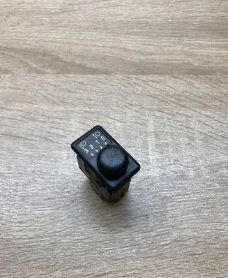 Nissan Primera Headlight level height control switch 
