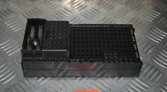 Volvo S60 Fuse module 8651548
