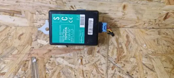 Toyota Avensis T270 Door control unit/module 8974005070 655SD103312