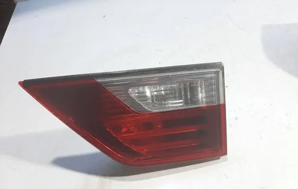 Tailgate rear/tail lights