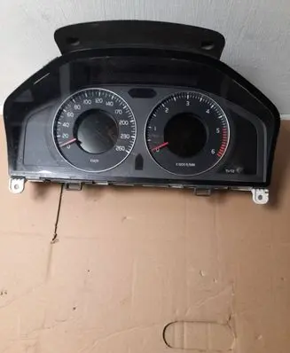 Volvo V70 Speedometer (instrument cluster) 31254535AA 69199660U 36000411