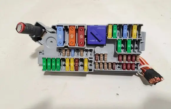 BMW X6 G06 Fuse module 6807487 4525944