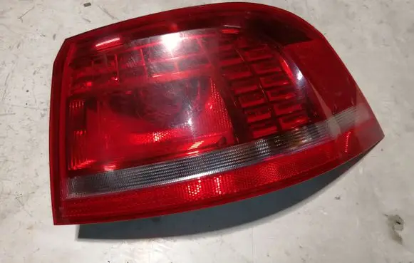 Volkswagen PASSAT B7 Rear/tail lights