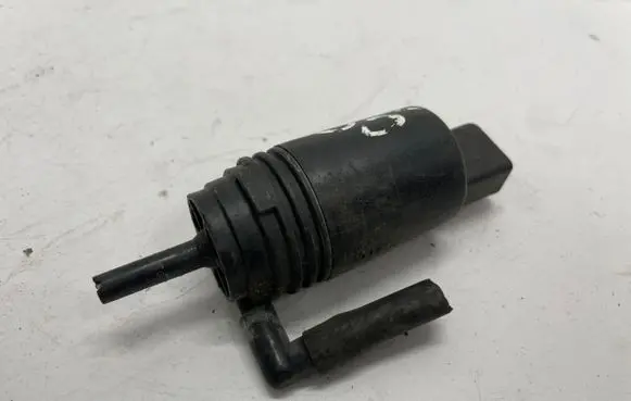 BMW 3 E90 E91 Windscreen/windshield washer pump 8377612