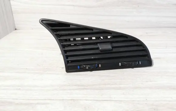 BMW 3 E36 Dash center air vent grill 8363533