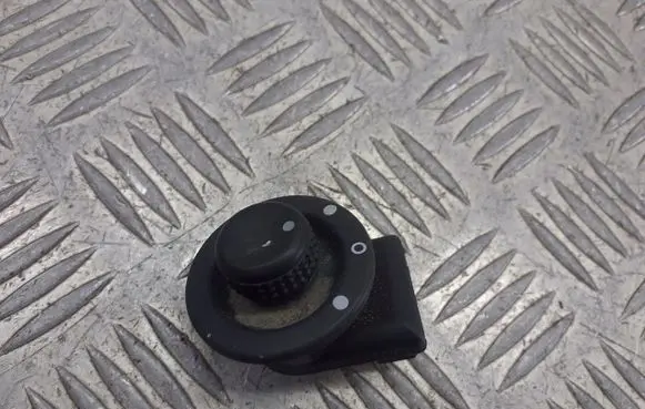 Renault Clio III Wing mirror switch