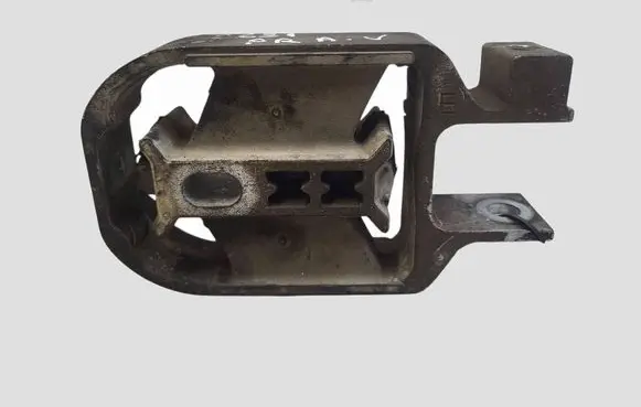 Volvo V40 Engine mount bracket