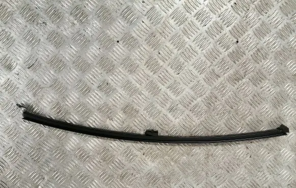 Toyota Avensis T270 Rear door windshield rail 6740820330