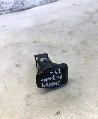 Nissan Juke II F16 12 V Socket (front) 