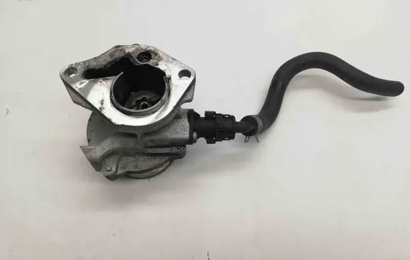 Nissan Qashqai Vacuum pump 146505272R