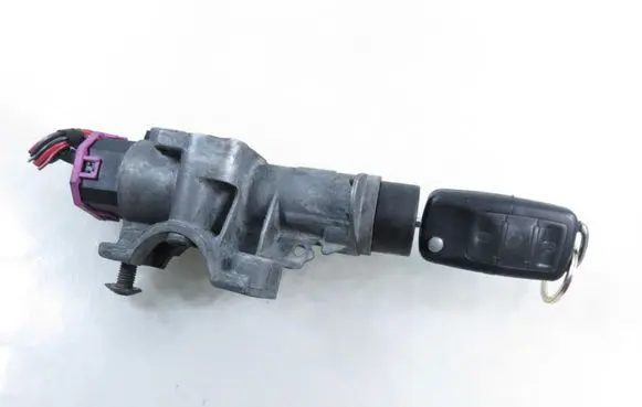 Volkswagen Polo IV 9N3 Ignition lock 4B0905851C