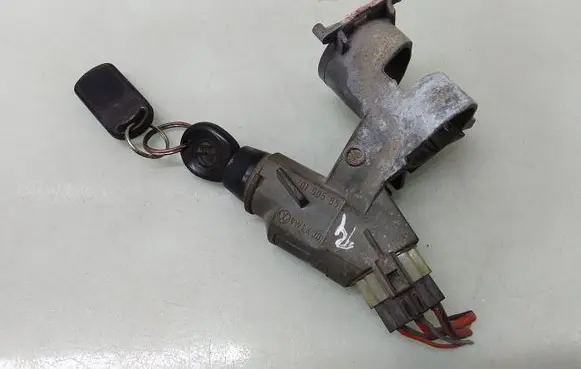 Volkswagen Transporter - Caravelle T4 Ignition lock 701905851