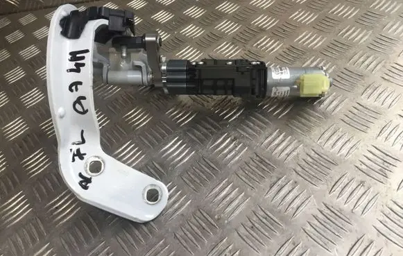 Audi Q7 4L Shock absorber/damper mounting bracket