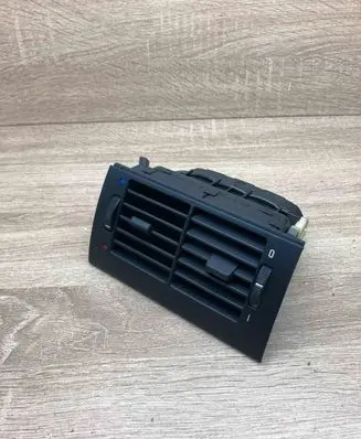 BMW 5 E39 Dash center air vent grill 8376150