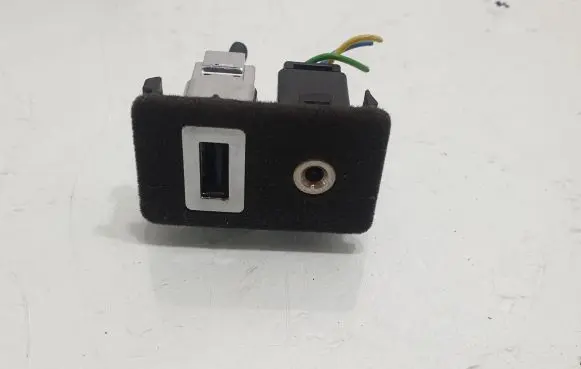 Ford Mondeo MK IV AUX in-socket connector 19A164AA