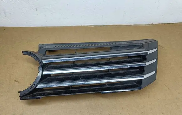 Volkswagen PASSAT B7 USA Front bumper upper radiator grill 