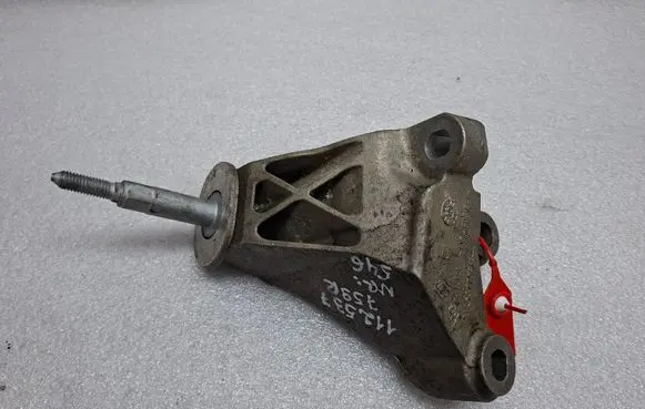 Renault Kangoo II Gearbox mounting bracket S27639546 112537759R