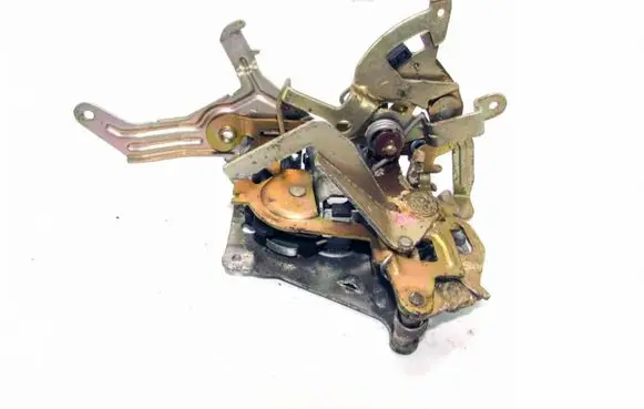 Mercedes-Benz C W204 Rear door lock 2027300535