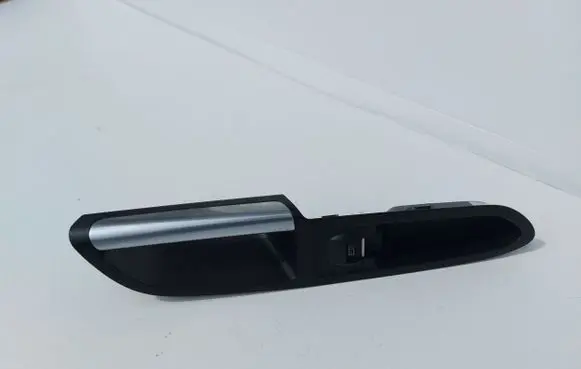 Ford Kuga II Tailgate/trunk/boot open switch 