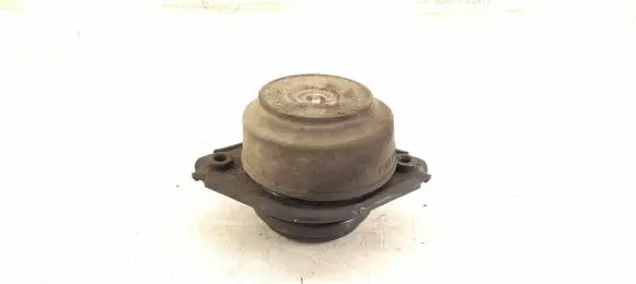 Mercedes-Benz R W251 Engine mount bracket 2512403517 2512404817