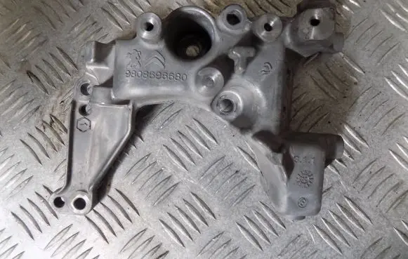 Citroen C4 II Generator/alternator bracket 9808696680