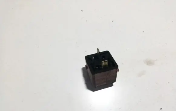 BMW 5 E39 Other relay 0332019168 8365326
