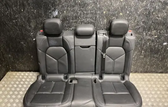 Porsche Macan (95B) Rear seat 