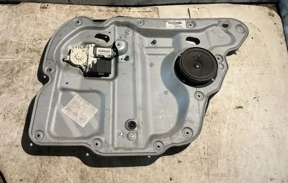 Volkswagen Touran I Rear door window regulator with motor 1T0839756 3031008 117124