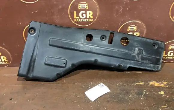 Center/middle under tray cover