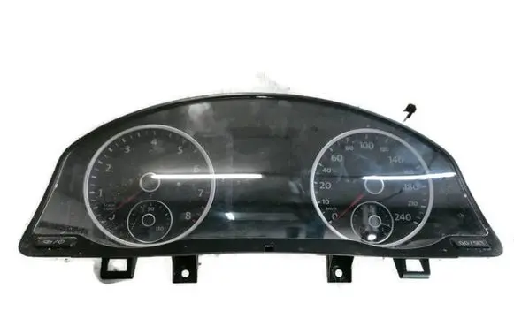 Volkswagen Tiguan Speedometer (instrument cluster) 5N0920883 9B880760N9