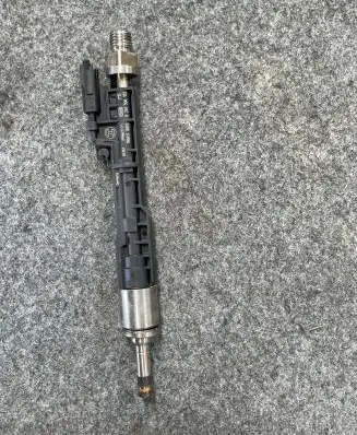 BMW 5 F10 F11 Fuel injector 261500172