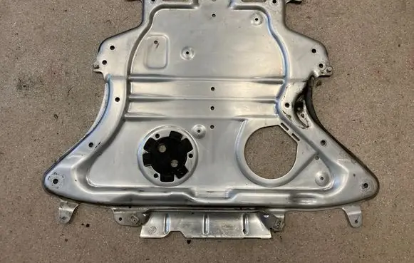 BMW M5 F90 Engine splash shield/under tray 6887546