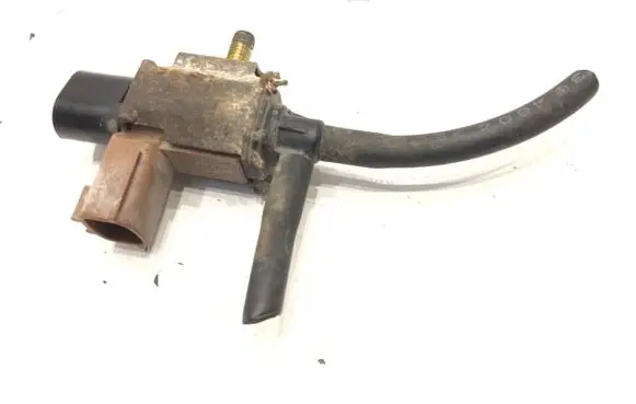 Nissan Altima Fuel pressure regulator 5T46573