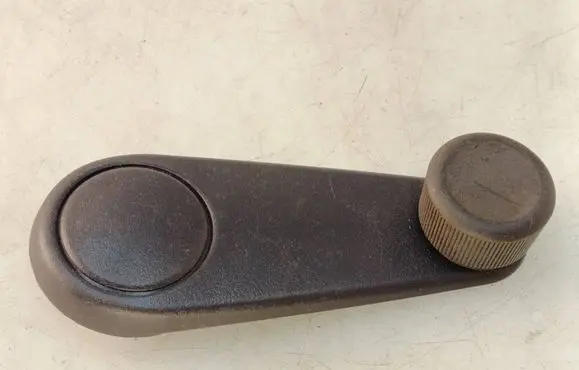 Mitsubishi Pajero Sport I Rear door window winding handle MB546569