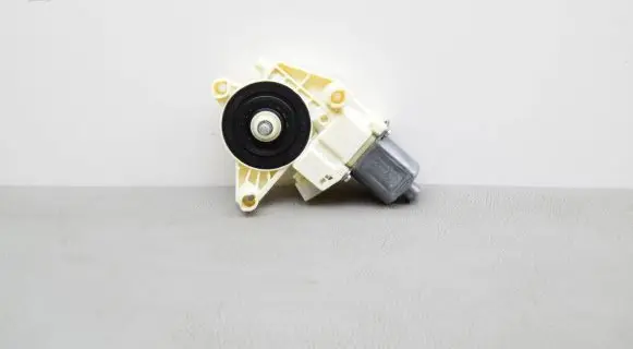 Mercedes-Benz B W246 W242 Front door window regulator motor A2469065200
