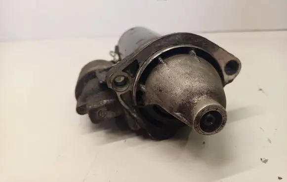 Volkswagen PASSAT B5 Starter motor 068911024C