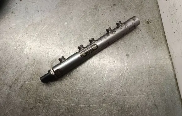 Mini Cooper Countryman R60 Fuel main line pipe 0445214237 0281002948