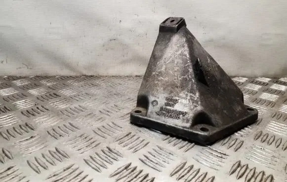 Audi A6 S6 C5 4B Engine mounting bracket 4B0199307C