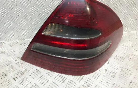 Mercedes-Benz E W211 Rear/tail lights A2118200454