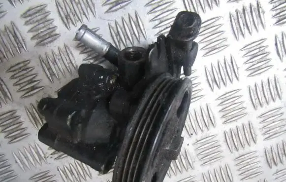 Mazda 323 Power steering pump