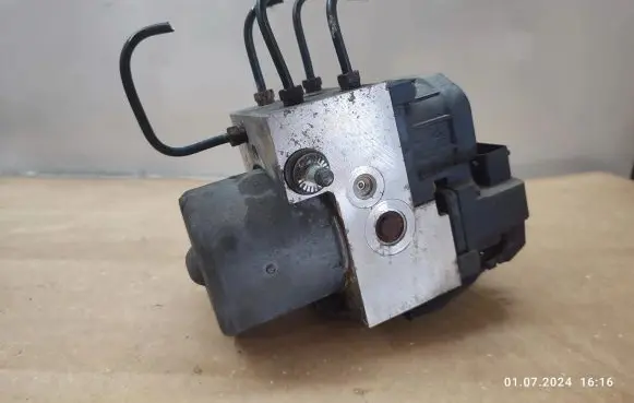 Nissan Navara D22 ABS Pump 47660VK310