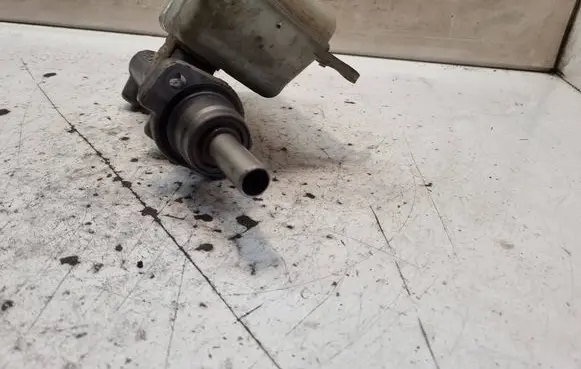 Skoda Roomster (5J) Master brake cylinder X5617