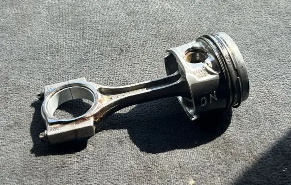 BMW 5 F10 F11 Piston with connecting rod N542A B47D20A