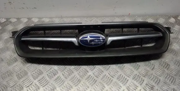 Subaru Legacy Front bumper upper radiator grill