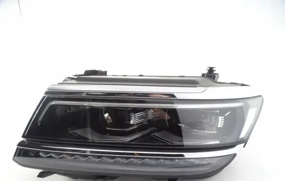 Volkswagen Tiguan Headlight/headlamp 5NB941113D