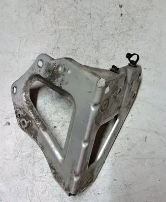 Audi A6 S6 C6 4F Fender mounting bracket 4F0821136A