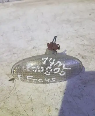 Ford Focus Front fender indicator light