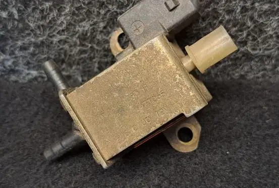 Audi A6 S6 C5 4B Turbo solenoid valve 026906283H